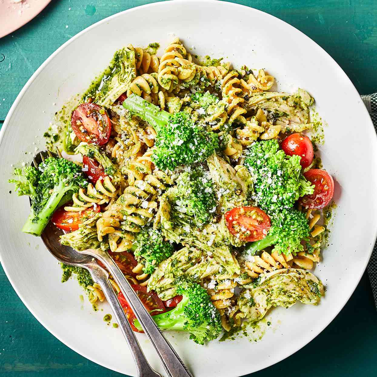 Deliciously Easy Ground Turkey Pasta with Pesto: A Family Favorite!