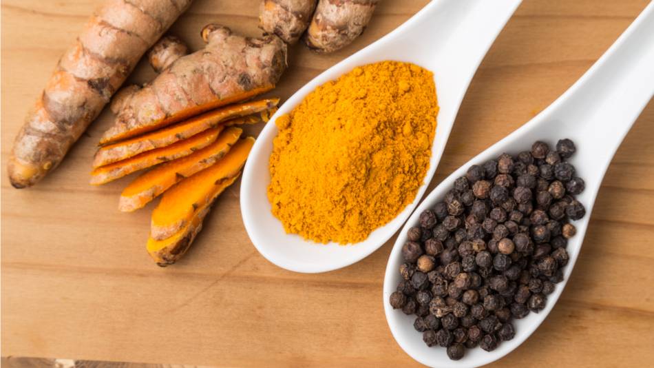 turmeric and black pepper corns