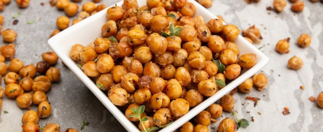 It’s so Crunchy! Try These Irresistible Roasted Garlic Chickpeas!