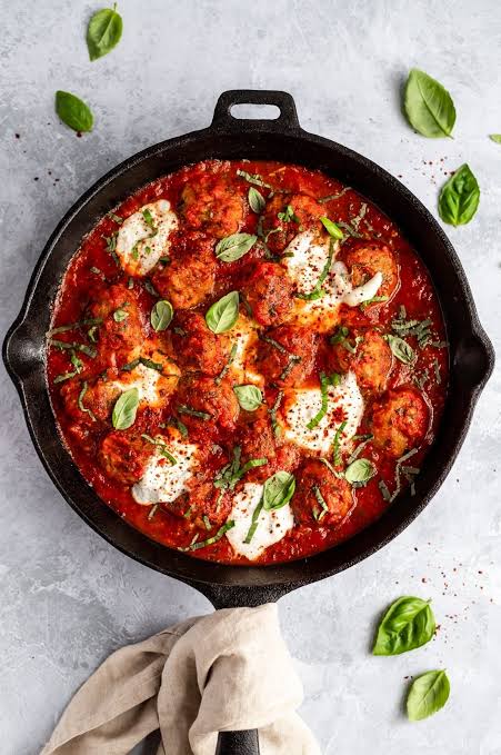 Juicy Ground Turkey Meatballs in Rich Tomato Sauce