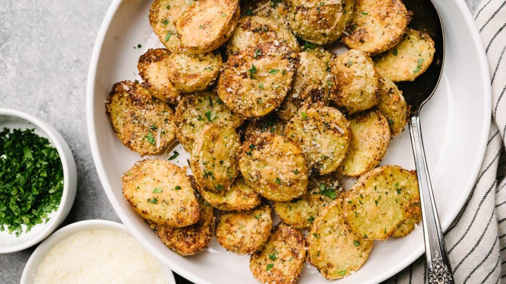 crispy parmeson potatoes with garlic 
