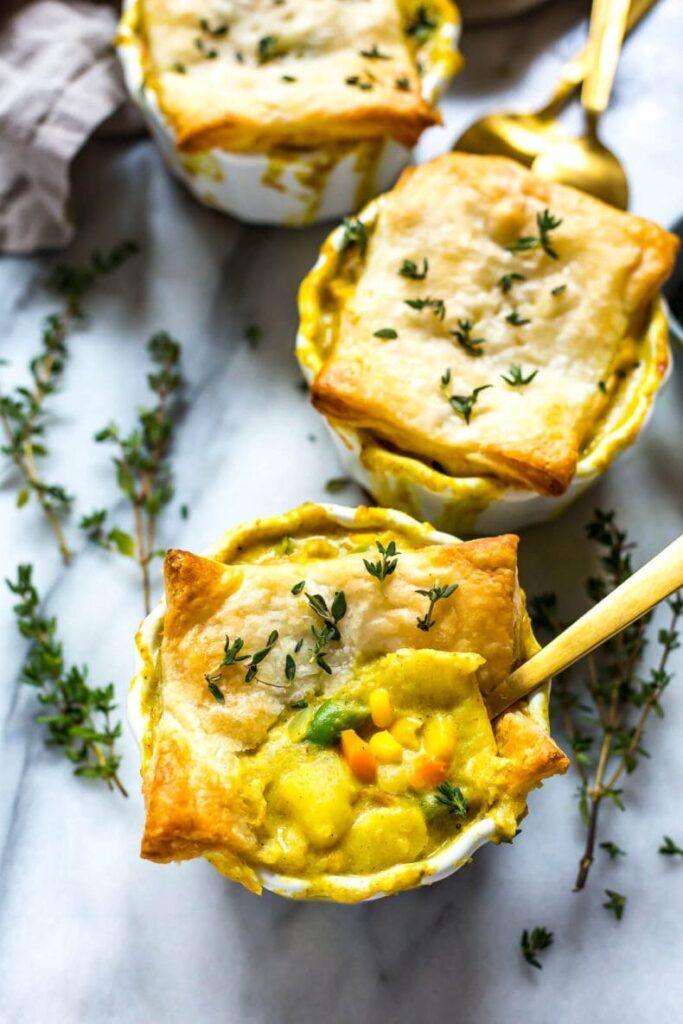 Easy homemade mini chicken pies with curry flavour 